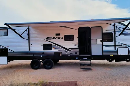 Family Travel Trailer w/bunk bed ( 3 Miles from Strip)