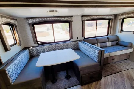 Family Travel Trailer w/bunk bed ( 3 Miles from Strip)