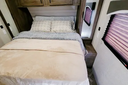 Family Travel Trailer w/bunk bed ( 3 Miles from Strip)