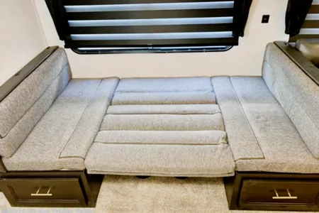 Cherokee Limited 294GEBG, Luxury with Complementary items!