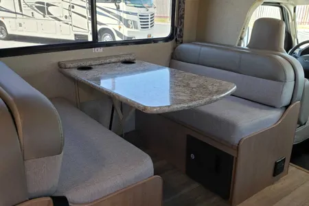 Arie's Thor Class C 28 ft