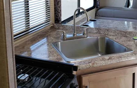 Arie's Thor Class C 28 ft