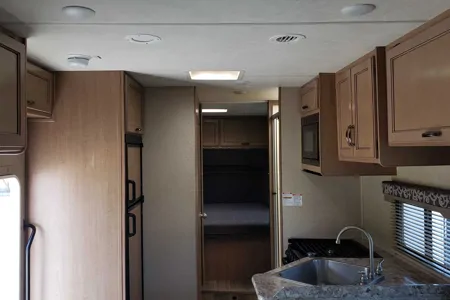 Arie's Thor Class C 28 ft
