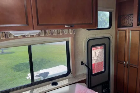 Artistic ACE 29.2 Class A with Rooftop 8'x8' Hangout