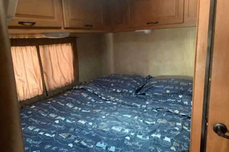 13 Thor Motor Coach Majectic Class C