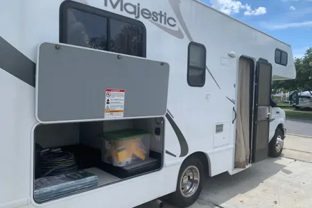 13 Thor Motor Coach Majectic Class C