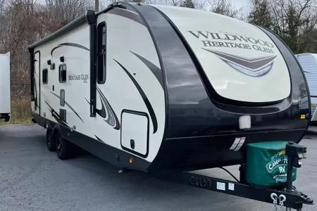 2021 Luxurious Couples Trailer