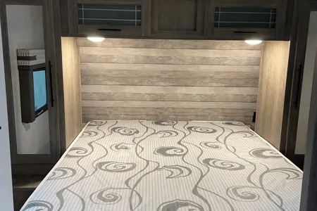 2021 Luxurious Couples Trailer
