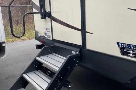 2021 Luxurious Couples Trailer