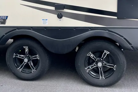 2021 Luxurious Couples Trailer