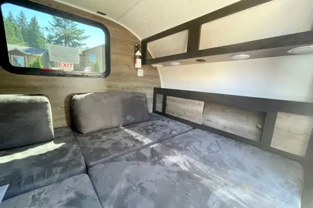 The Teardrop Adventurer – Compact Comfort for Your Journey