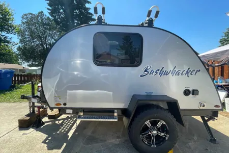 The Teardrop Adventurer – Compact Comfort for Your Journey