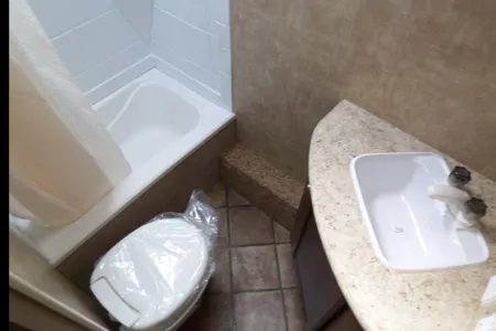 Great Condition - 23' Travel Trailer (No Smoking)