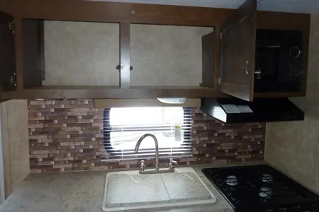 Great Condition - 23' Travel Trailer (No Smoking)