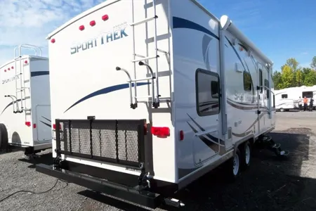 Great Condition - 23' Travel Trailer (No Smoking)