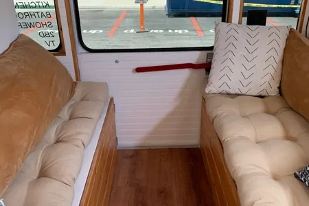 Converted School Bus SKOOLIE fully solar powered SEATS 7!
