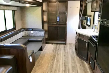 Family fun, rain or shine: Queen bed in private room, full size bunk beds, 50 inch TV, outdoor shower, BBQ & fridge