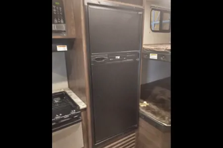 Coleman Lantern 244BH Travel Trailer