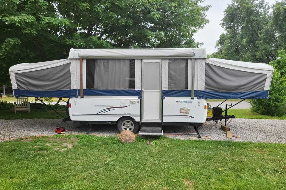 Rent my 2006 fleetwood Sun valley RV 
