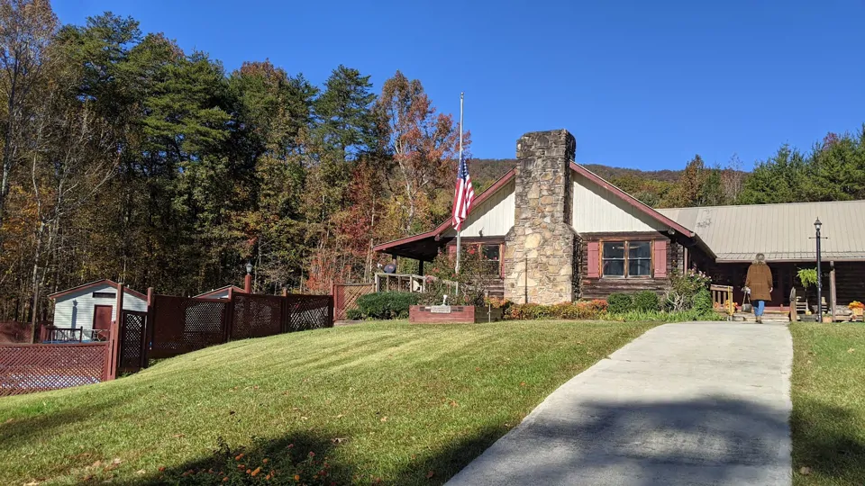 Horseshoe Trails Camping at Mountain Lakes Resort Pictures, Features