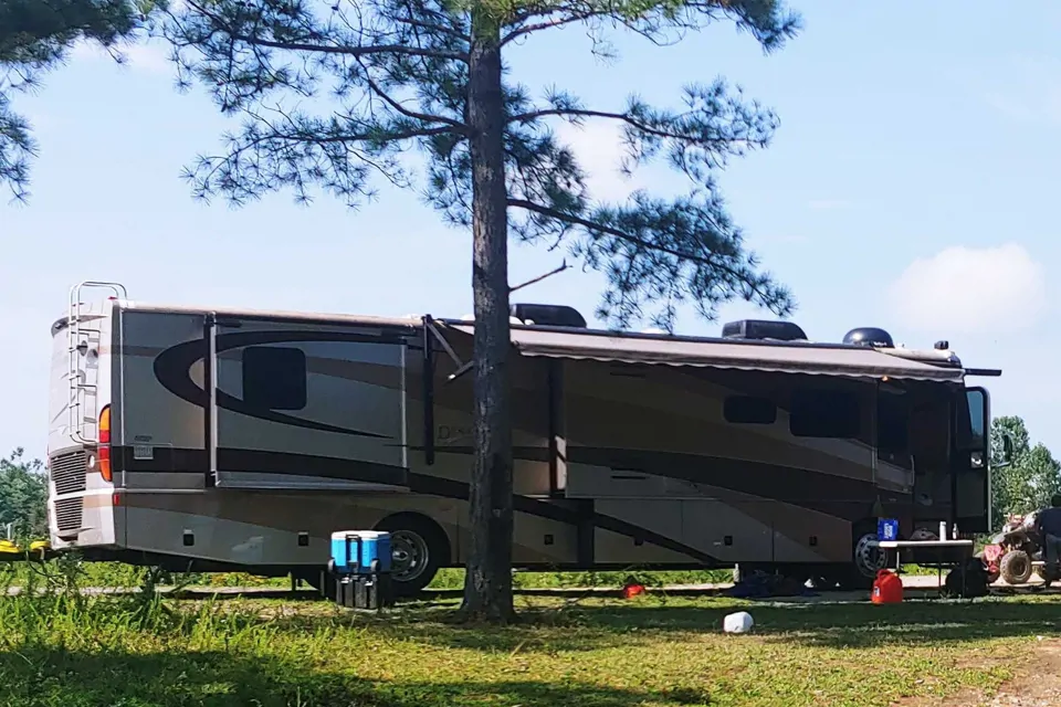 2005 Fleetwood Discovery 39L