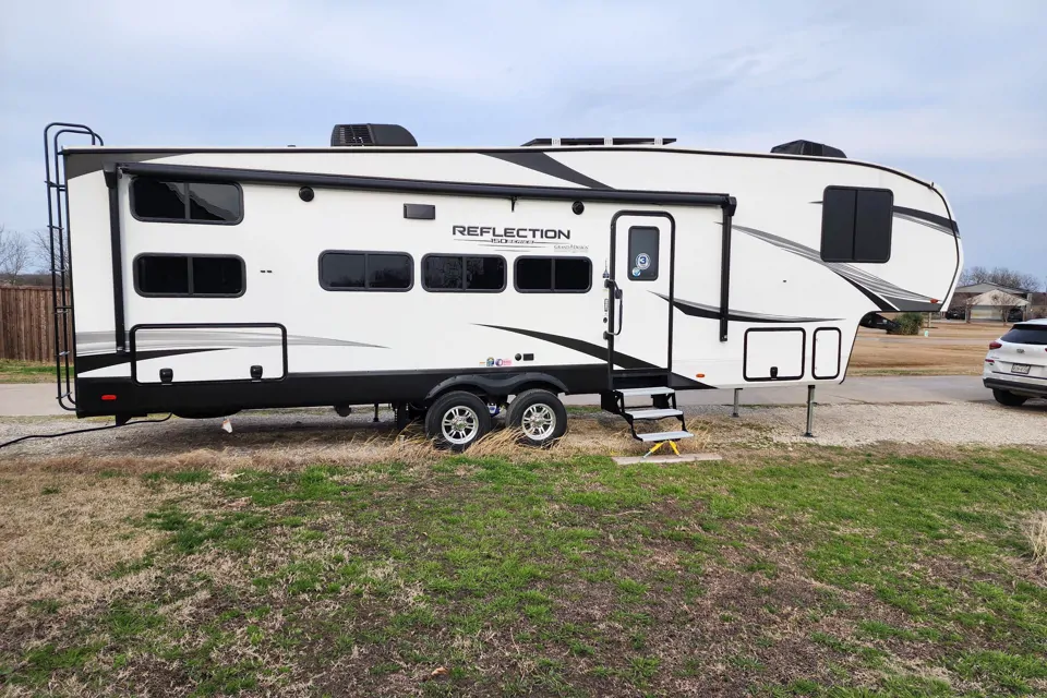 Terry's Grand Design Reflection 150 Fifth Wheel in Caddo-Mills, Texas