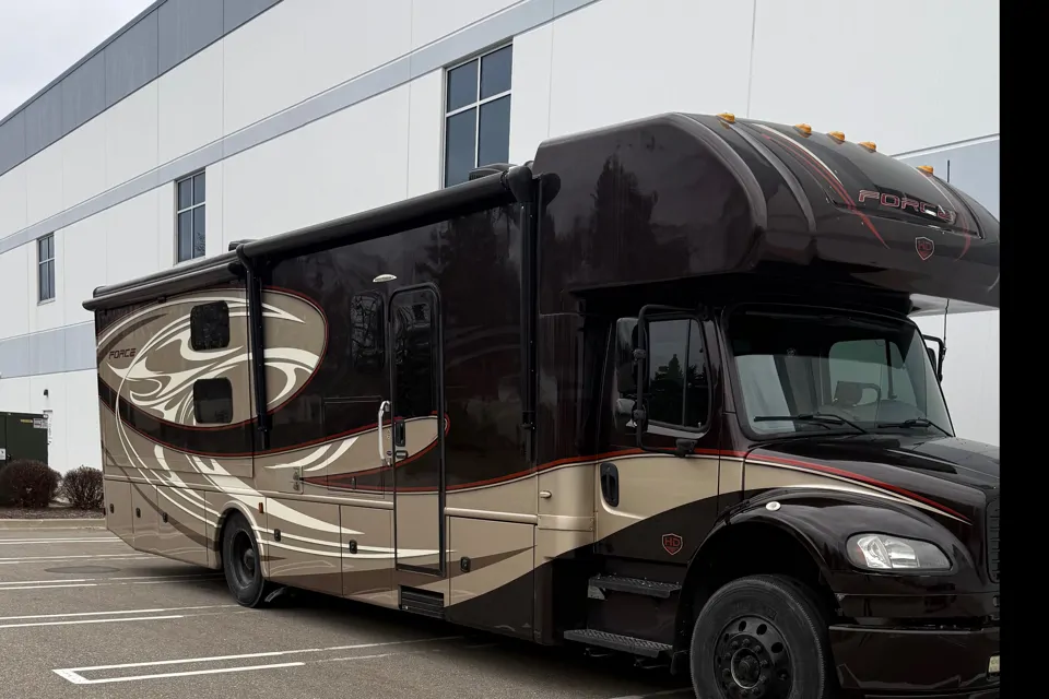 2017 Dynamax Force HD