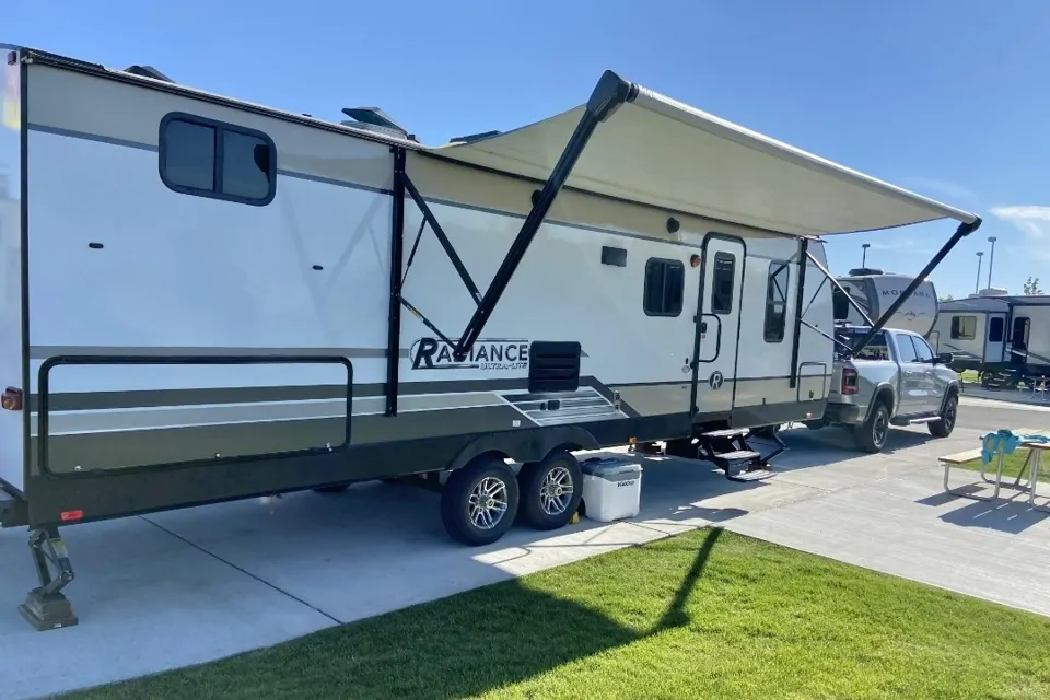 2019 Cruiser RV 2019 Cruiser Radiance Ultra Lite 28QD