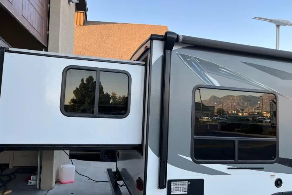 Zee Jayco Jay Feather Travel Trailer in Lakeville, Minnesota