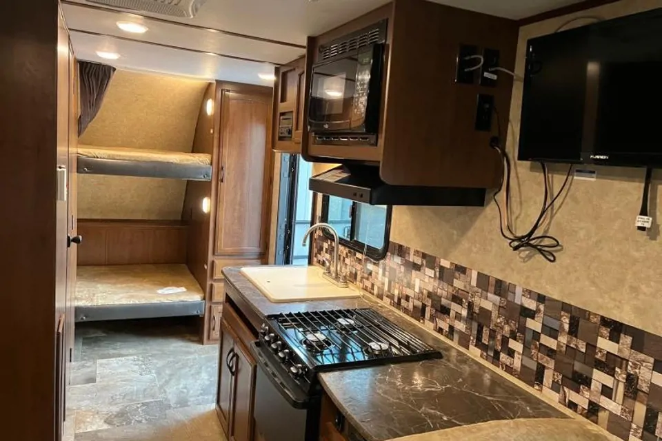 Zee Jayco Jay Feather Travel Trailer in Lakeville, Minnesota