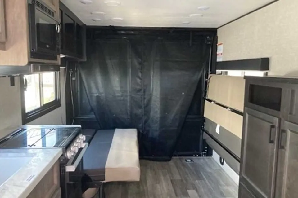 Cisco’s & Lizet’s Jay Flight slx8 Toy Hauler in Kennewick, Washington