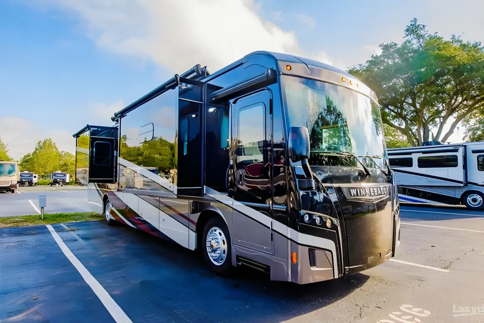 2019 Winnebago Forza