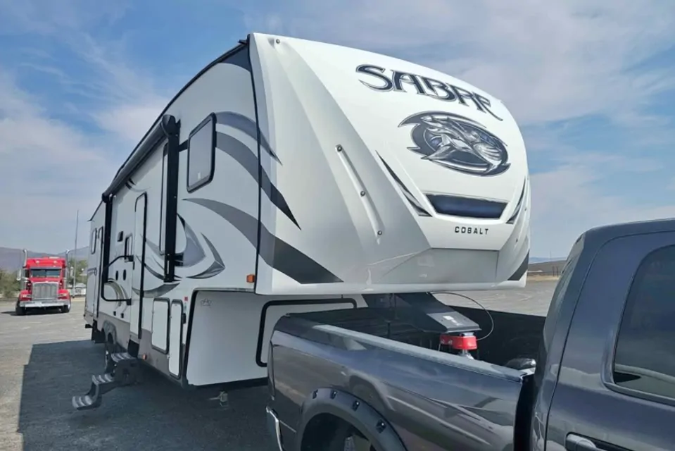 2018 Forest River Sabre 31BHT