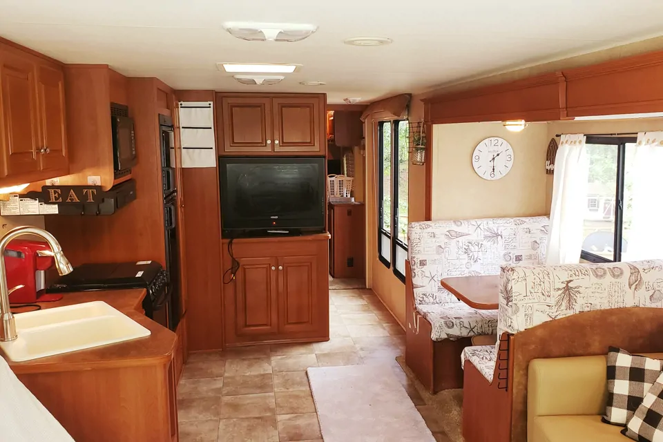 2010 2010 Day Damon Daybreak Farmhouse style 2010 Damon Daybreak