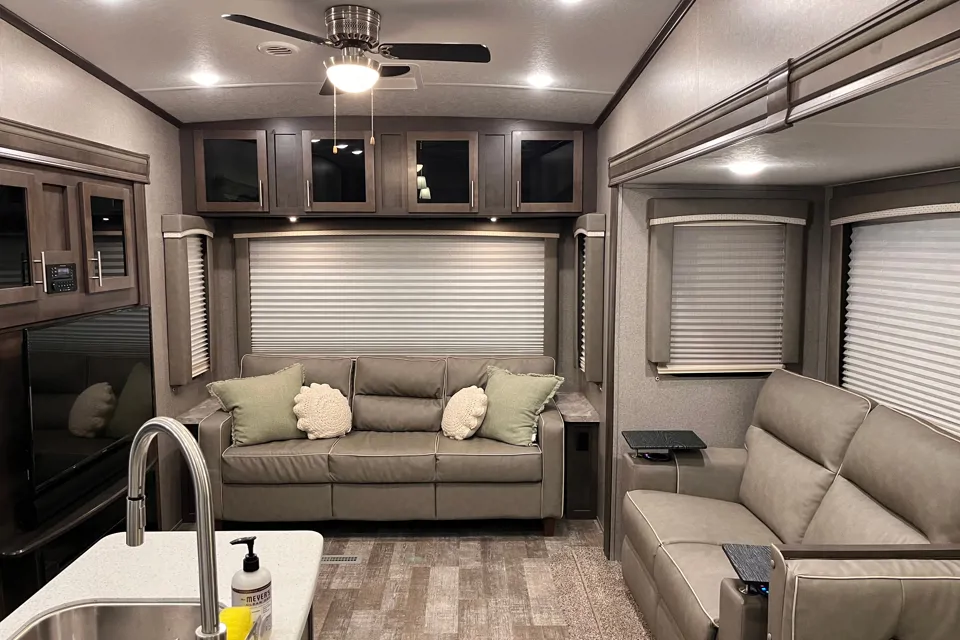 Need a Coast Getaway? 2020 Rockwood Ultra Lite Fifth Wheel in Nipomo, California