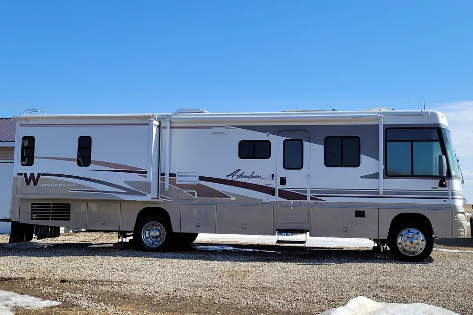 2004 Winnebago Winnebago Adventure
