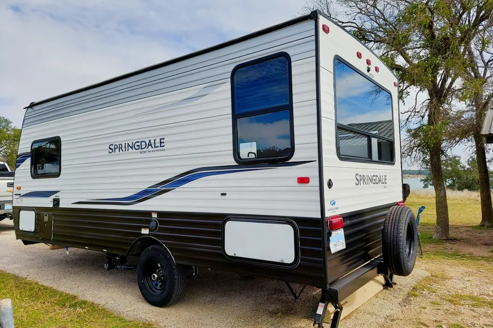 Galveston Gale Springdale 1750RD Travel Trailer. Fully Stocked with bedding.  Delivery beyond 35 miles available. Please Contact us for custom rates.    in Liberty-Hill, Texas