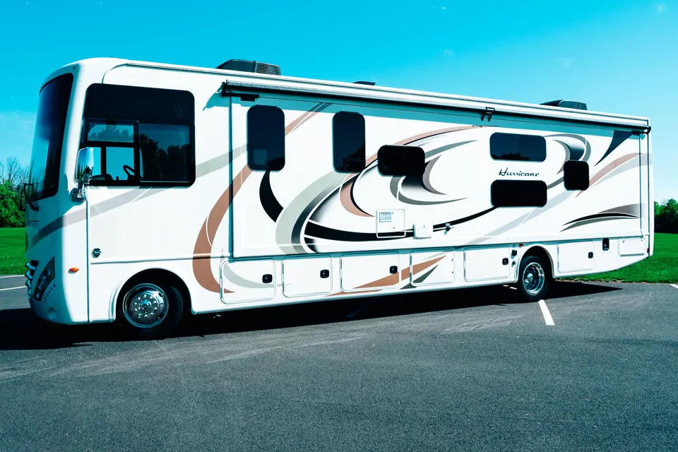 2017 Thor Motor Coach Hurricane 
