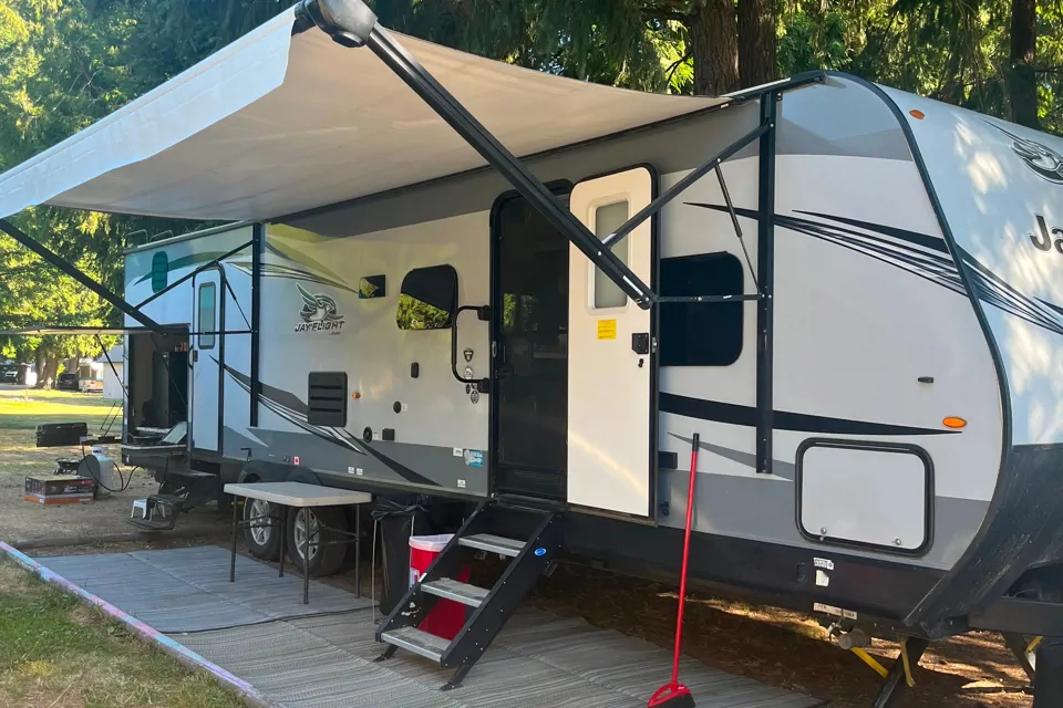 Large group -  Jayco Jayflight  Travel Trailer à Calgary, Alberta