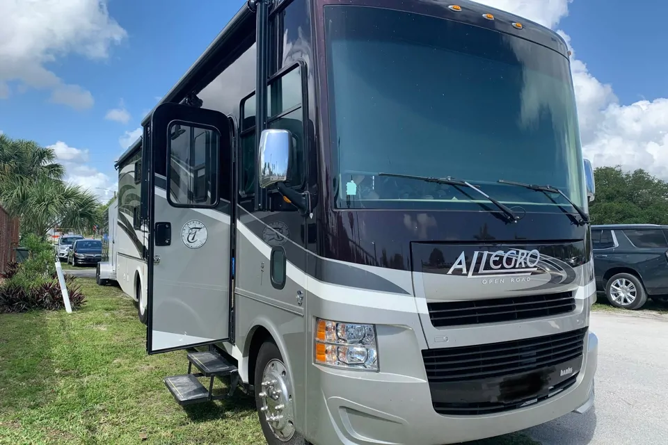 2016 Tiffin Motorhomes Alegro 35QBA