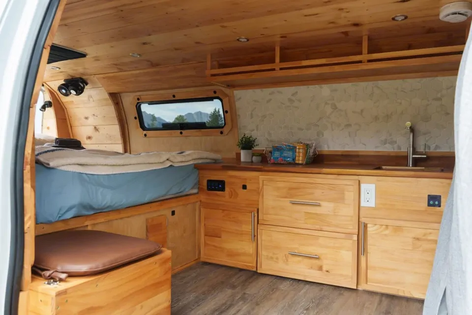 2011 Ford E250 EXT