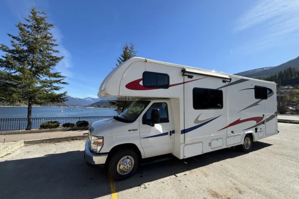 2018 Forest River Sunseeker 2650S (Winter package)