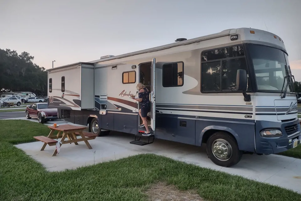 2003 Winnebago Adventure