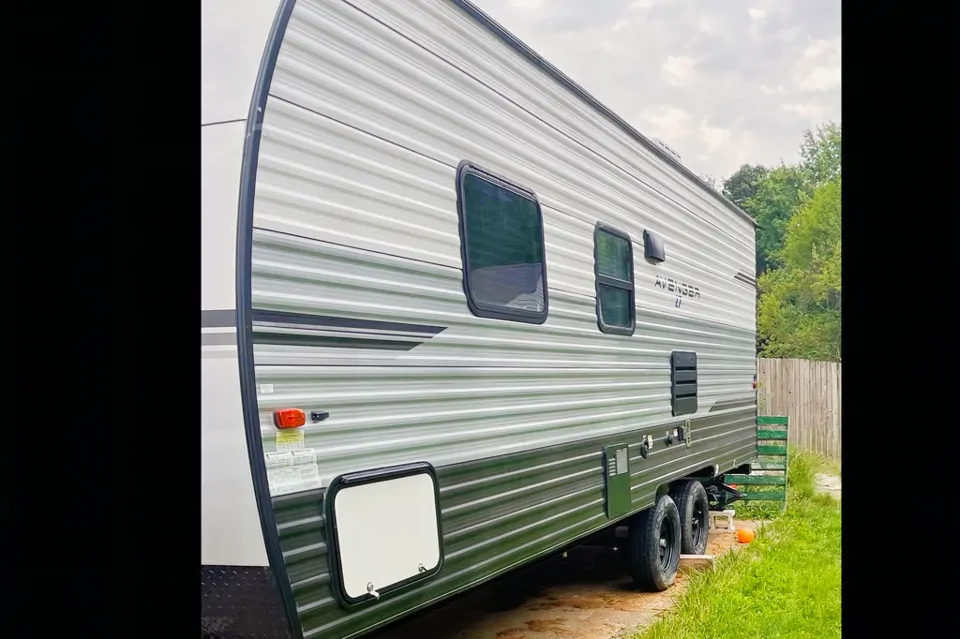 summerlin’s Prime Time Avenger lt Travel Trailer à Mogadore, Ohio