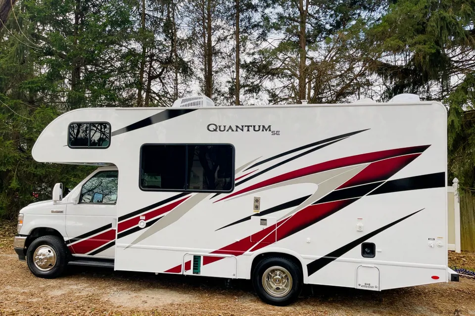 2022 Thor Motor Coach Quantum SE22