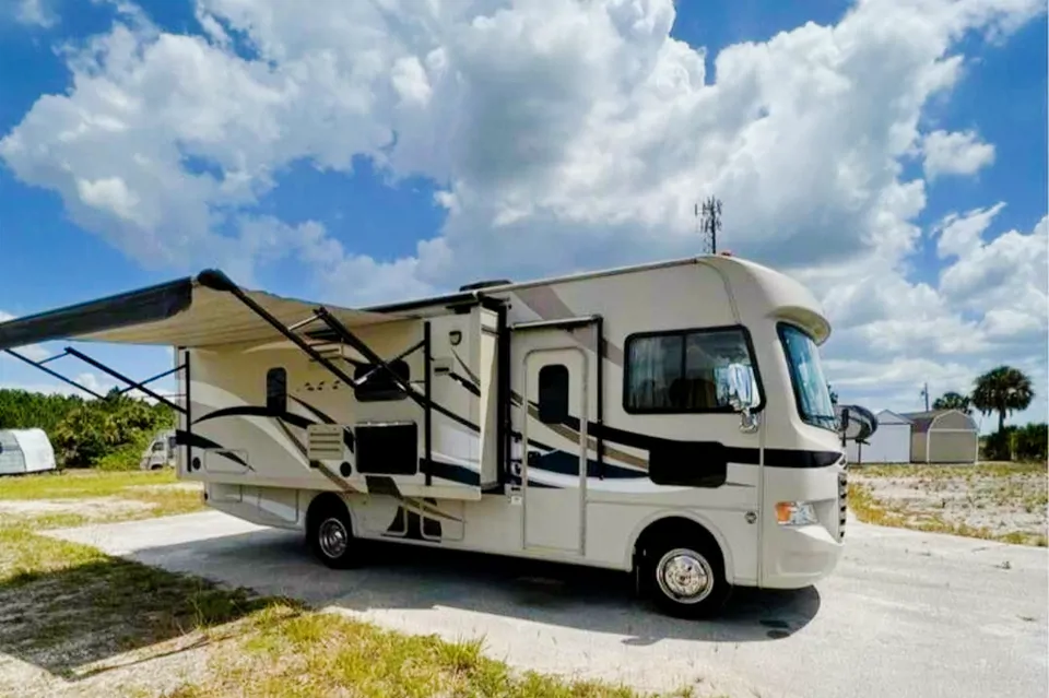 Delightful Family Knight Rider! Class A in Jacksonville, Florida
