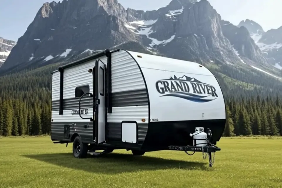2027 Grand River 17BHG