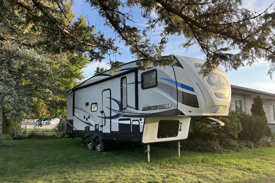 2018 Forest River Cherokee Artic Wolf