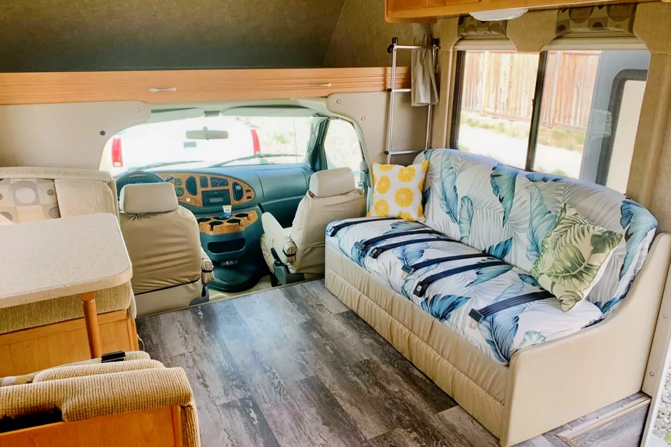 2006 Thor Motor Coach 31F