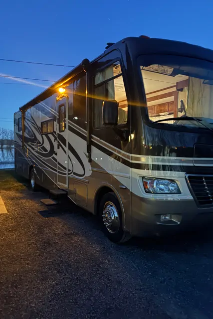 2012 Holiday Rambler Aluma Lite 32 pieds